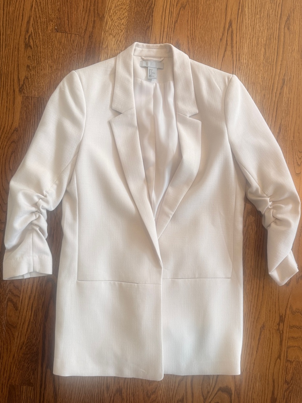 H&M cream Women's Blazer with Ruched Sleeves size 6